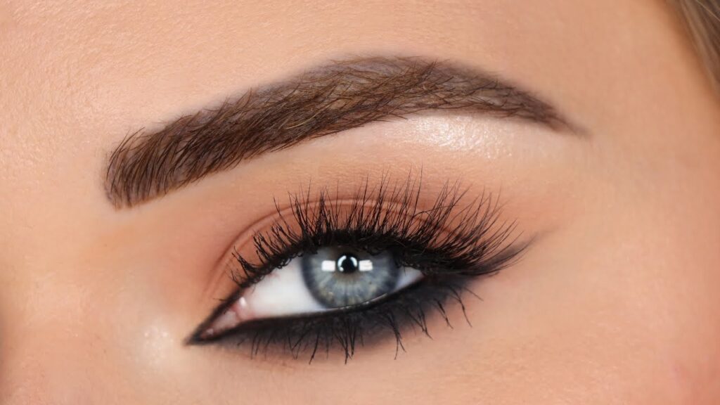 Cat Eye Makeup: How to Perfect the Look